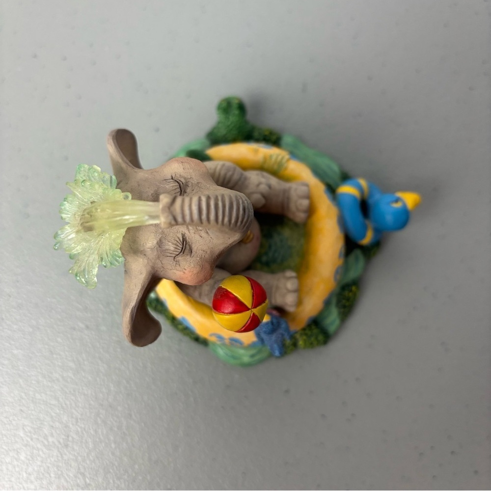 Elephant Figurine Having a Ball Peanut Pals VTG 1996 Tom Newsom Waterplay Frog - Picture 3 of 8